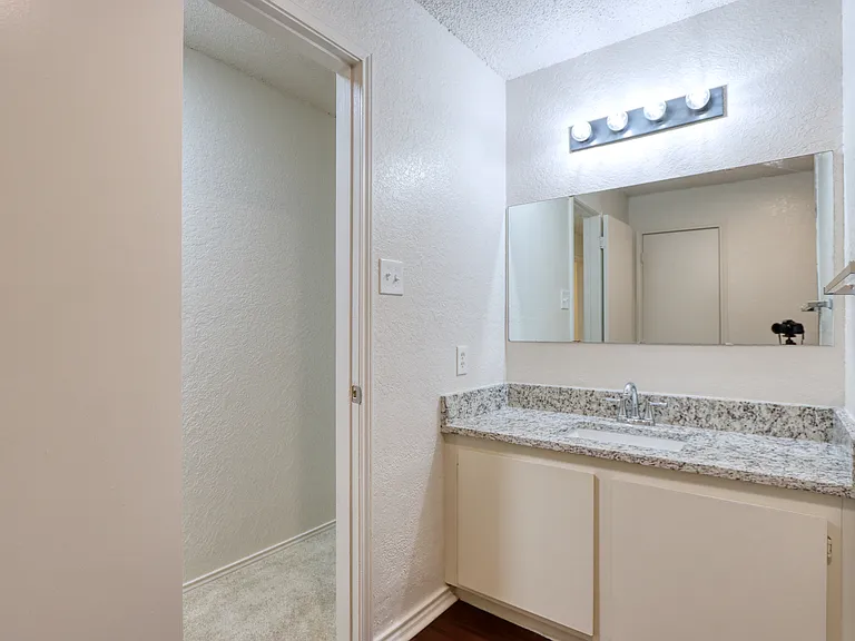 1017A NW Summercrest Blvd — Photo 10