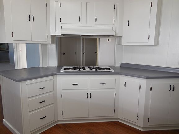 Kitchen, lots of storage