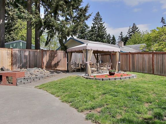 5th image of 10627 123rd St Ct E