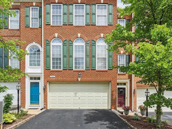 7990 Thomas Nevitt St, Lorton, VA 22079