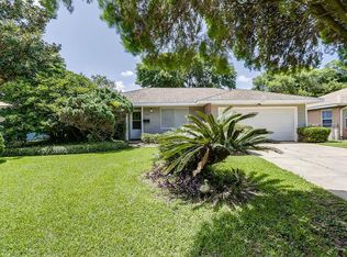 2805 John Dr, La Marque, TX 77568