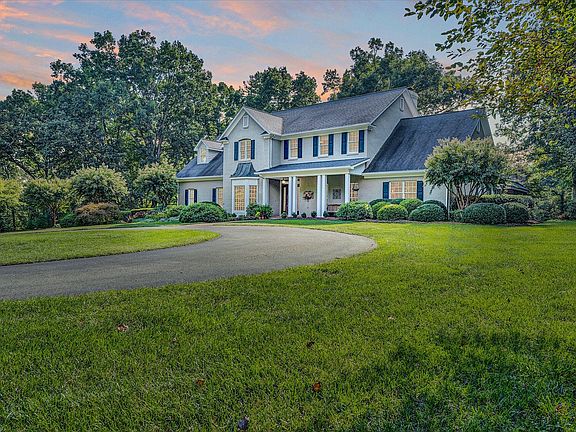 2nd image of 302 Southwood Ln