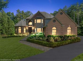 34 Fern Dr, Leonard, MI