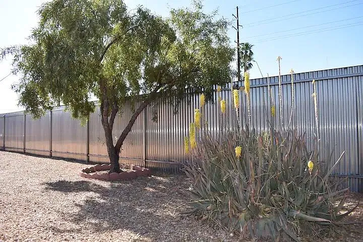 2401 N Jordan Dr — Photo 22