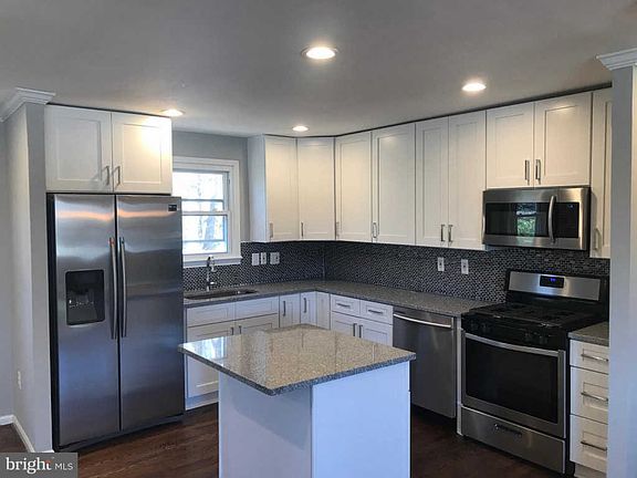 4th image of 9207 Greenfield Ln