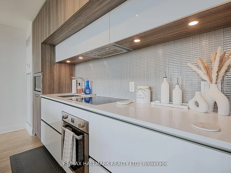 151 Avenue Rd #601 — Photo 13