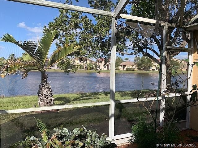 1st image of 944 Savannah Falls Dr
