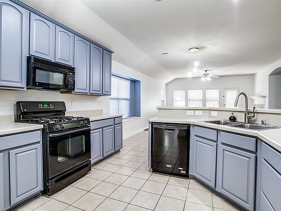 3rd image of 4713 Brighton Dr