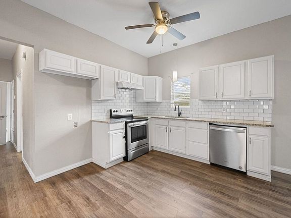 4th image of 110 Bell St