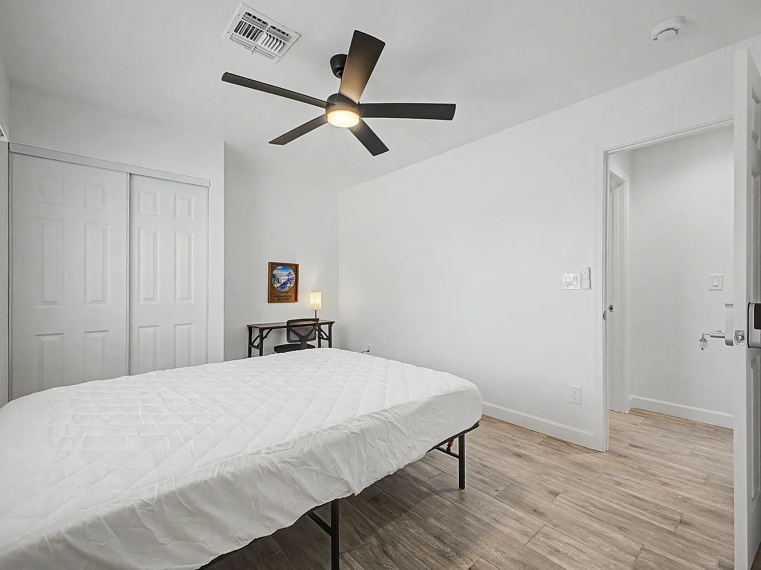 4 bed, 4.0 bath, 2100 sqft, $1,382 — Photo 3