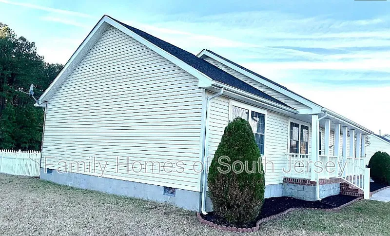 3 bed, 2.0 bath, 1700 sqft, $2,500 — Photo 3