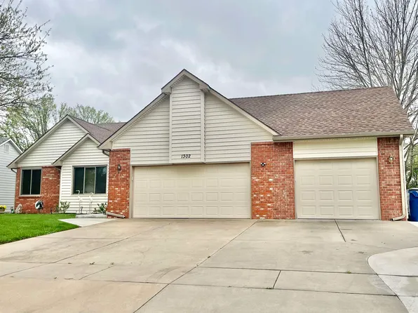 1302 N Manchester Ct, Wichita, KS 67212