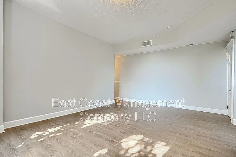 2 bed, 1.0 bath, 997 sqft, $1,195 — Photo 4