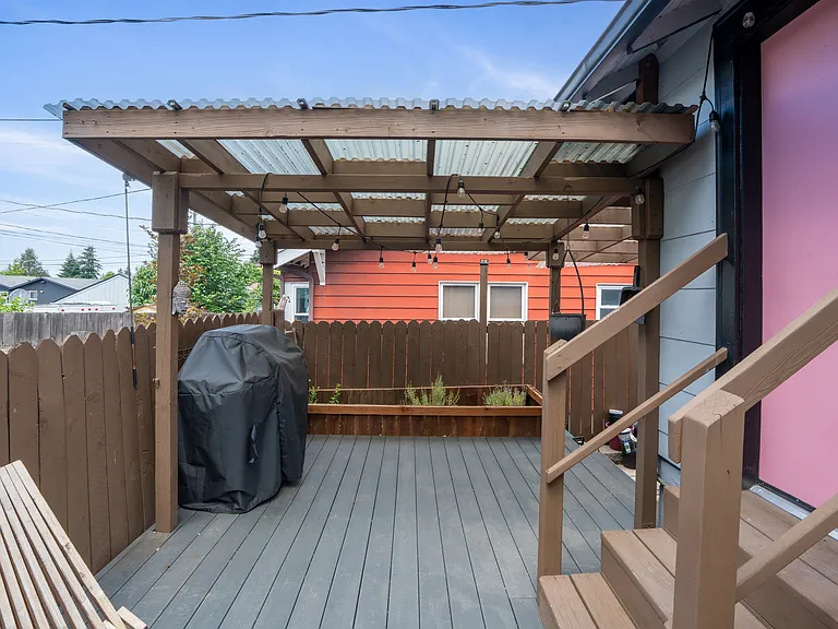 1102 N Anderson St — Photo 13
