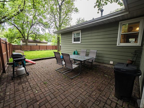 4th image of 721 15th Pl NE