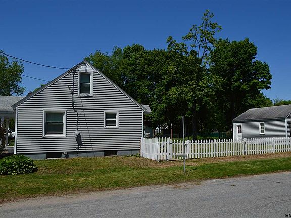 3rd image of 22 Jefferson St