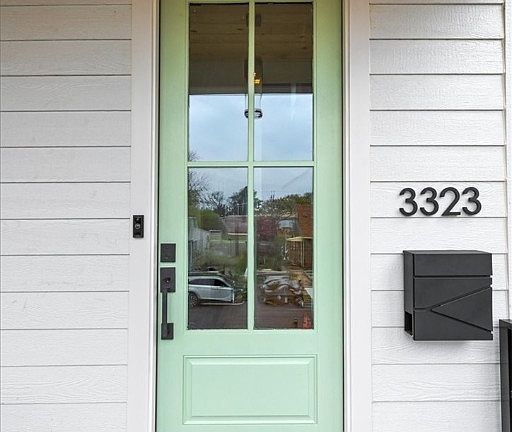 3rd image of 3323 Rosewood Ave