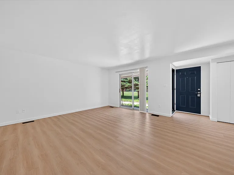 Updated 1 Bed / 1 Bath open floor plan.