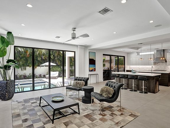 5th image of 918 SE 8th Street
