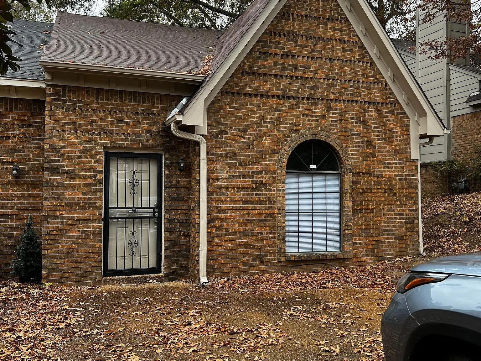 4225 Cedartree Dr — Photo 3