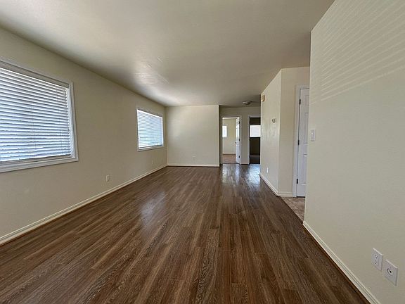 4th image of 738-744 W Oregon Ave #738