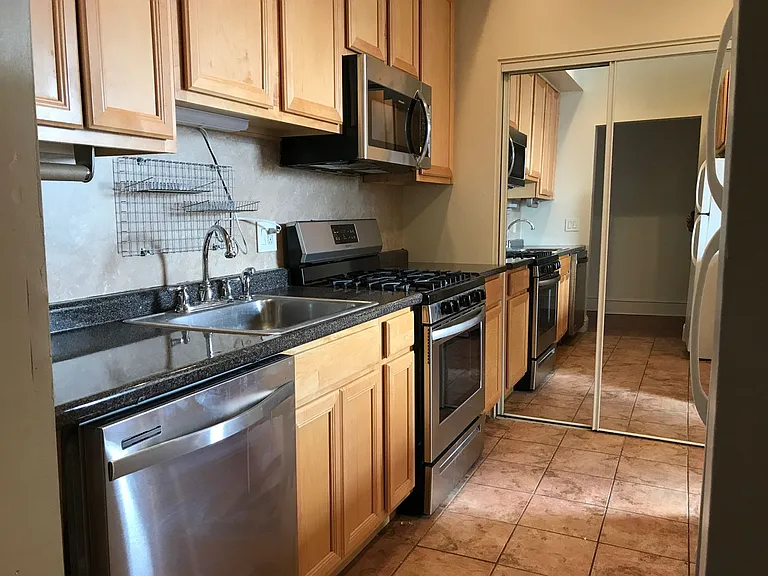 1532 Pine St — Photo 3
