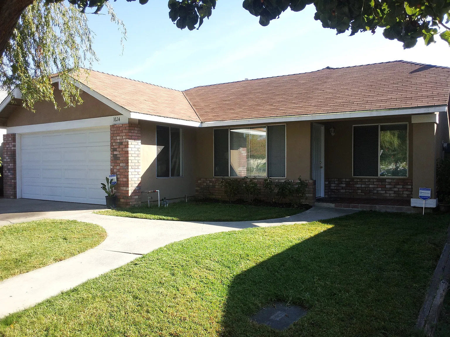 3 bed, 1009 sqft, $1,900 — Photo 1