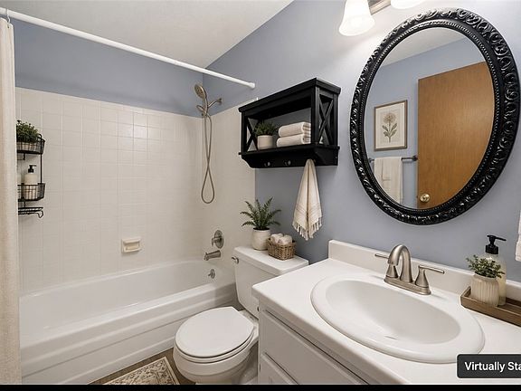 5th image of 3015 Colony Ln