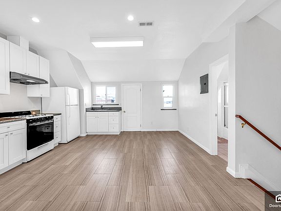 2nd image of 568 41st Ave