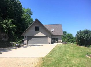 702 Great River Rd, Guttenberg, IA 52052