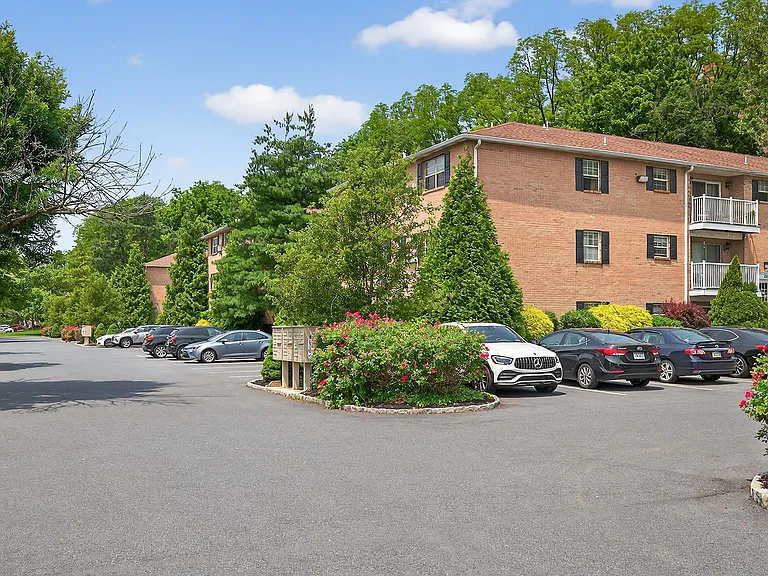 Waters Edge Apartments — Photo 38