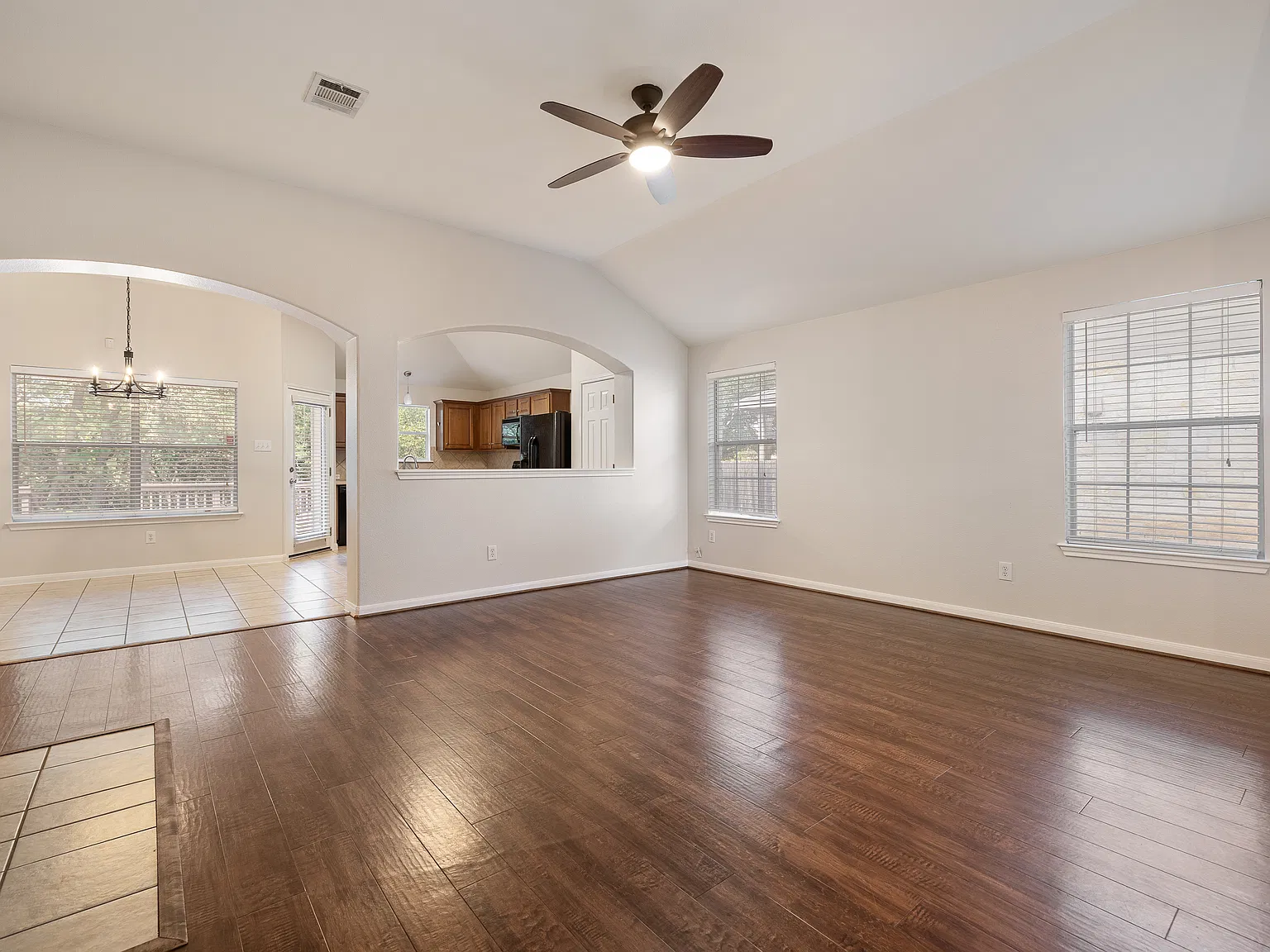 3 bed, 1491 sqft, $2,200 — Photo 3