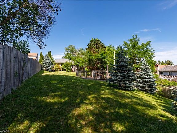 4th image of 907 Doon Village Rd
