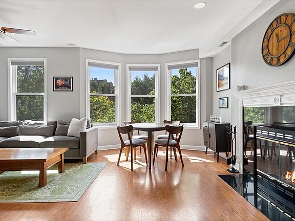 3rd image of 1338 W Addison St #2