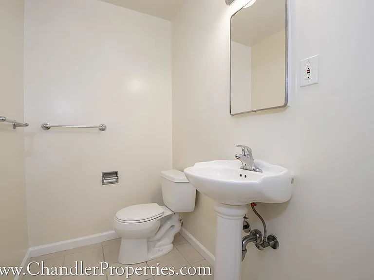 1911 Greenwich St — Photo 7