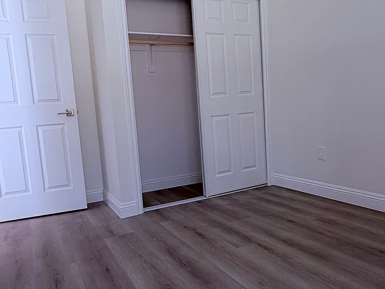 4326 Stillwell Ave — Photo 6