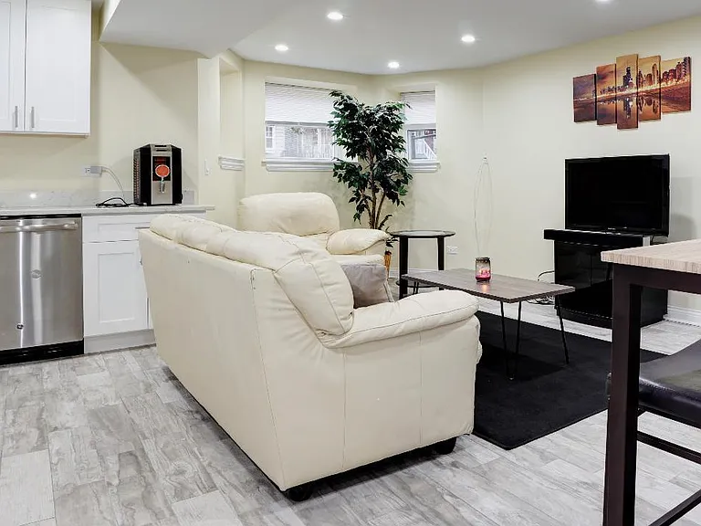 3824 N Kenmore Ave #G — Photo 3