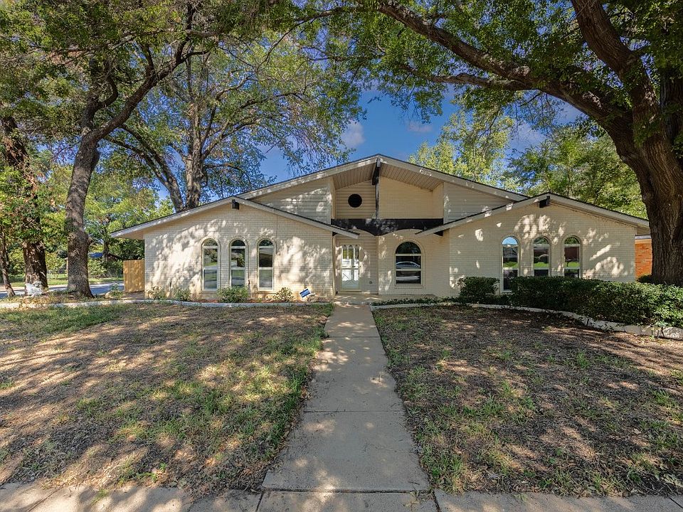 1st image of 1901 Knoxville Dr