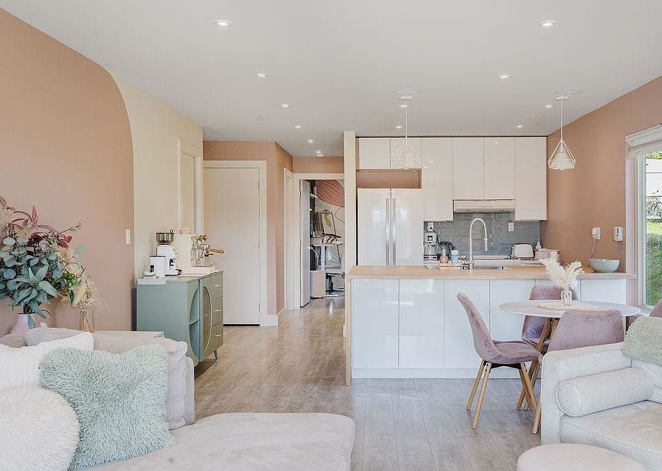 1st image of 622 Farnham Rd #1