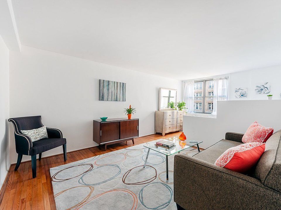 1st image of 130 E 18th St APT 8R