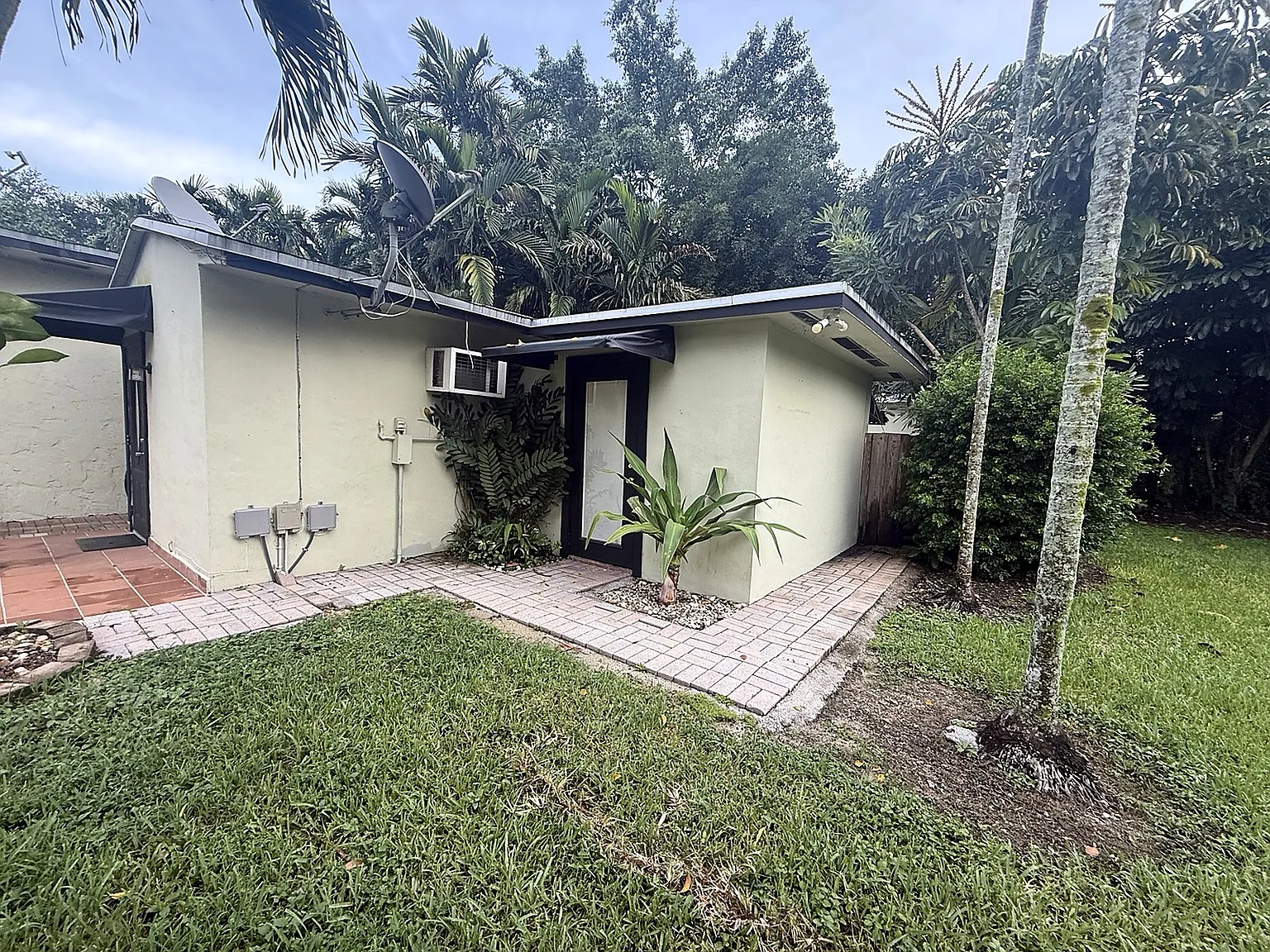 1 bed, 350 sqft, $1,600 — Photo 4