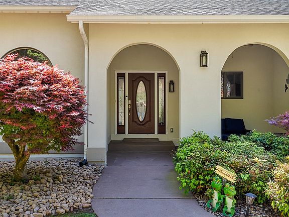 3rd image of 101 Gordon Dr