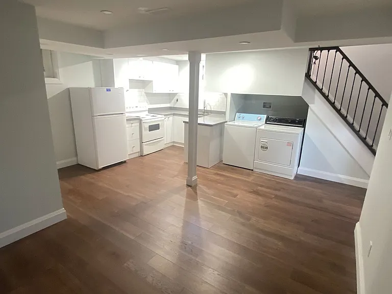 1408 Wilson Ave #BASEMENT — Photo 2