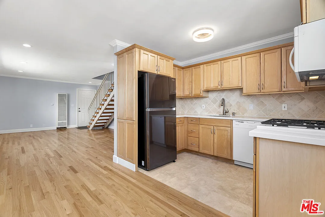 2 bed, 1.5 bath, 795 sqft, $3,995 — Photo 1
