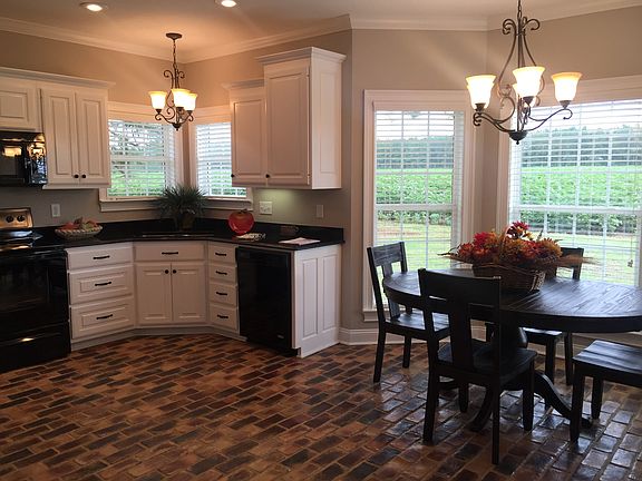 3rd image of 256 Cobblestone Blvd SE