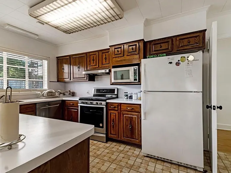 300 Edgedale Dr — Photo 15