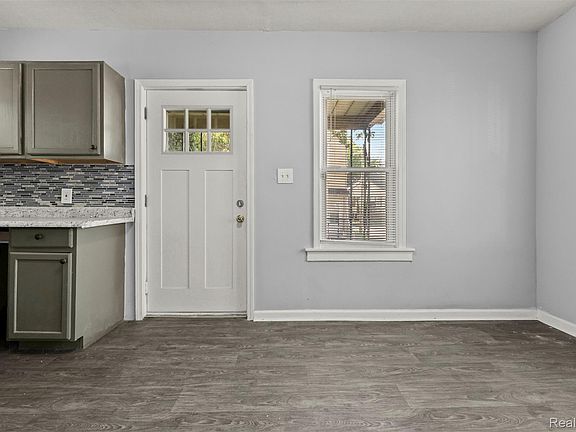 5th image of 4277 Pitt St