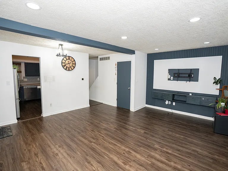 6589 Bunker Oak Trl — Photo 8