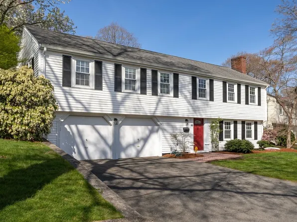 46 Cranmore Ln, Melrose, MA 02176