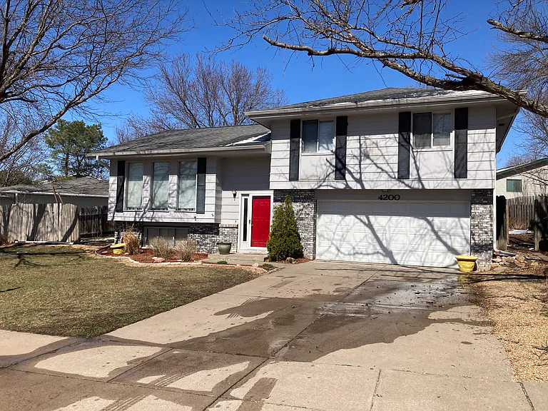 4200 Bingham Ln — Photo 2